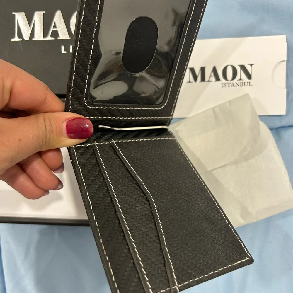 MAON Leather Men’s Black Slim Bifold Wallet Carbon Fiber Style ID Window New
